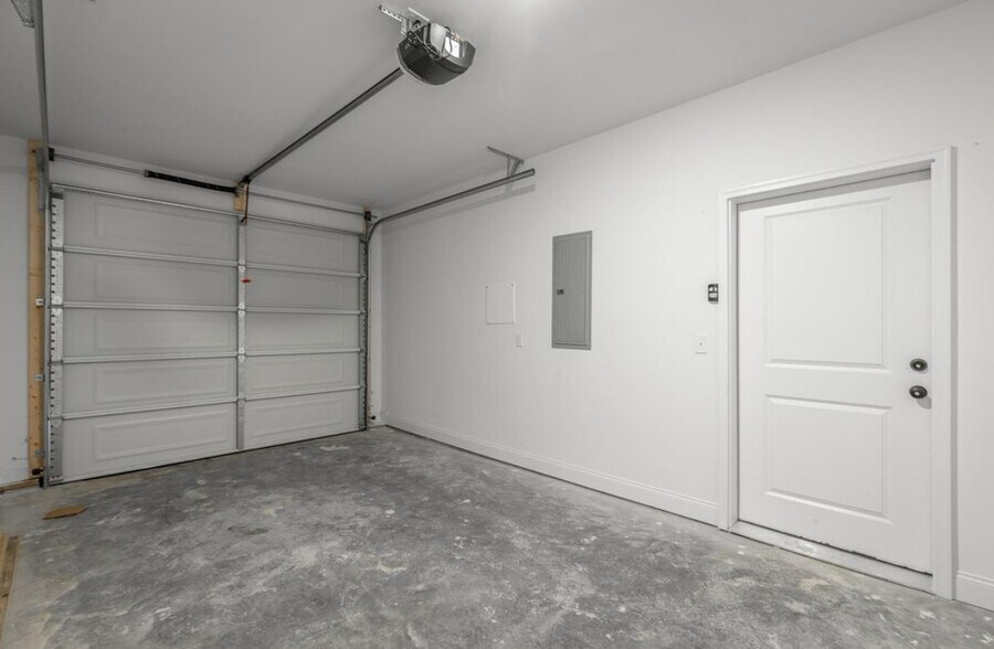 Building Photo - 5535 Stream Ln