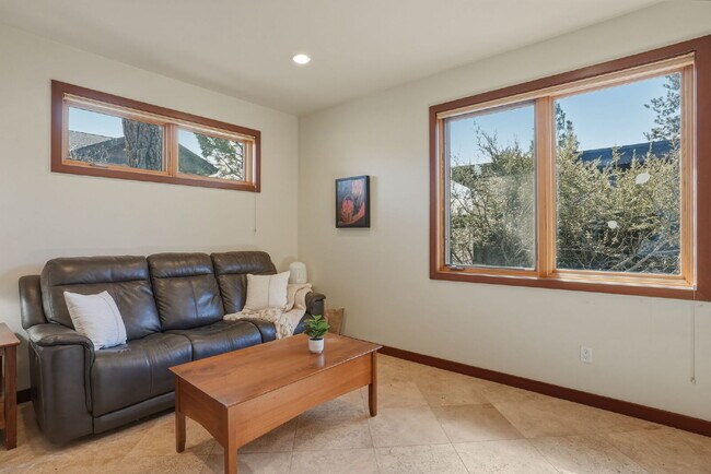 Building Photo - Beautiful 3-Bedroom Home Above Miller’s Landing with River and Mountain Vistas