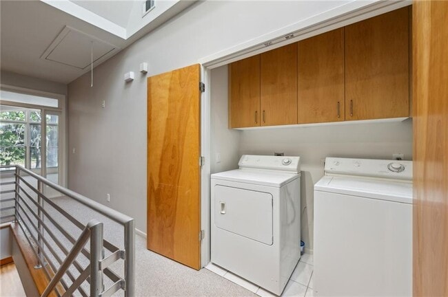 Building Photo - 1294 Fernwood Cir NE