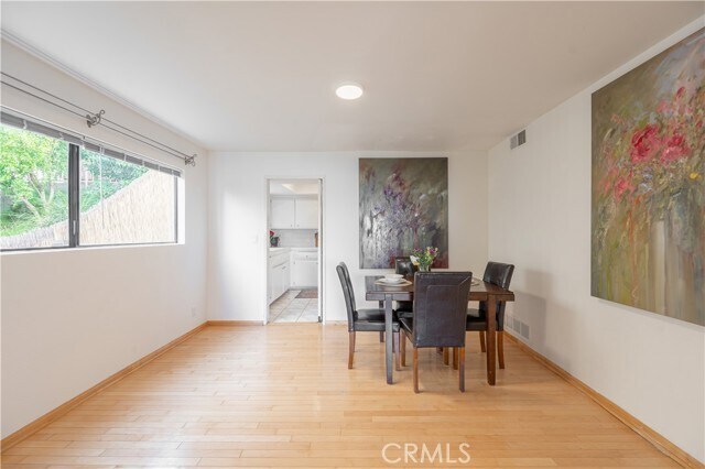 Building Photo - 1350 E Tujunga Ave
