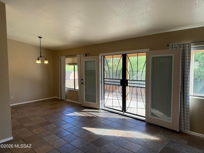 Building Photo - 3002 W Country Ranch Dr