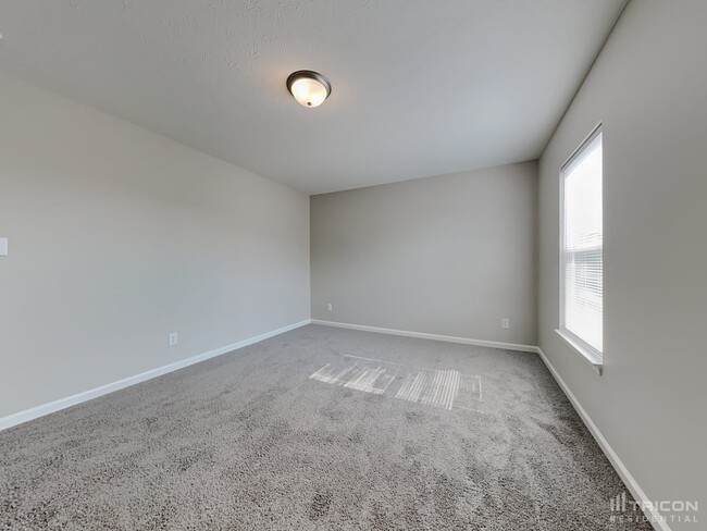 Building Photo - 15183 Royal Grove Dr