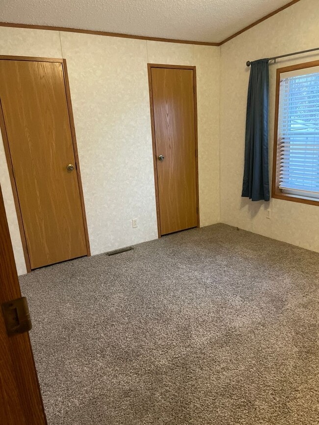 Building Photo - Wonderful 3 Bed 2 Bath In-Town