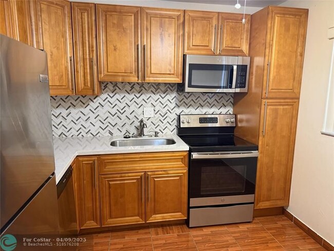 Building Photo - 1080 Del Lago Cir