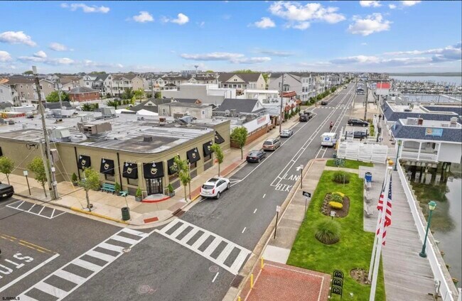 Building Photo - 303 N Wilson Ave