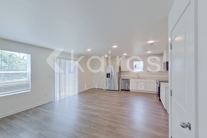 Building Photo - 132 George Oxford Dr