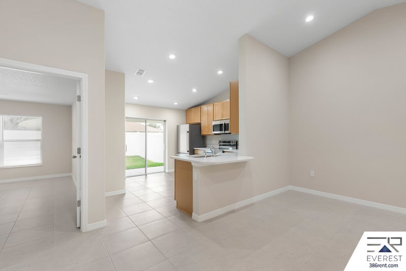 Building Photo - 12 Llovera Pl