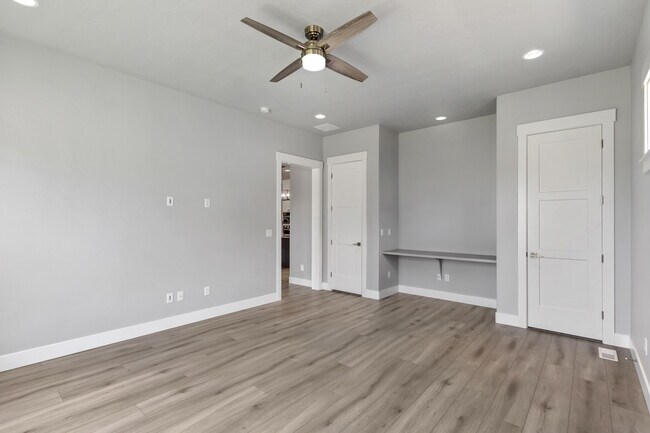 Building Photo - 9042 S La Pampa Way