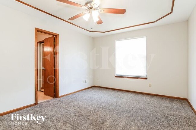Building Photo - 650 Watling Ln