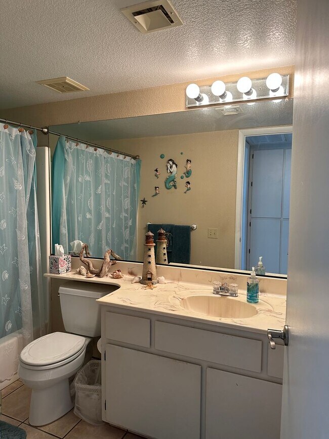 Building Photo - Winter 23/24 Furnished Rental - Nov-Dec-Jan
