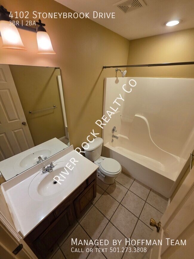 Building Photo - 4102 Stoneybrook Dr