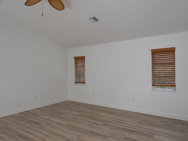 Building Photo - "Spacious 3-Bedroom Pool Home with 2 Baths & 2,075 Sq. Ft. of Comfort in Venice, FL!"