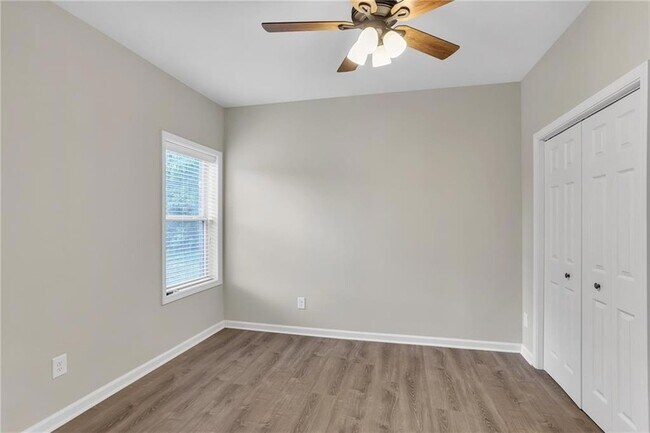 Building Photo - 568 Garden View Ct