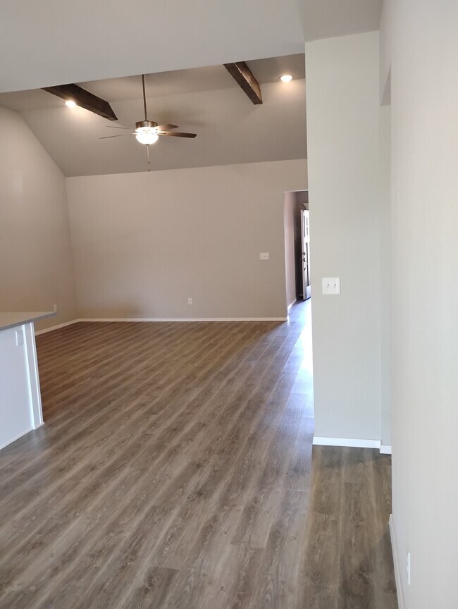 Building Photo - 12420 S Oxford Ave