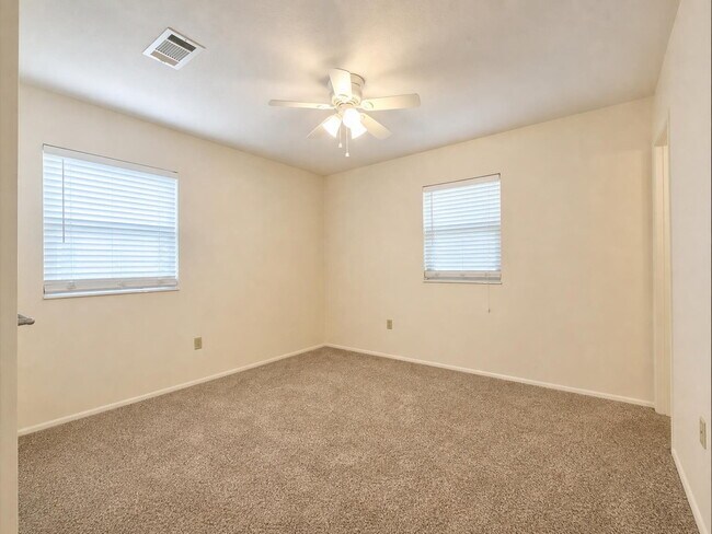 Building Photo - "Charming 3-Bedroom Oasis in Fort Walton Beach!"