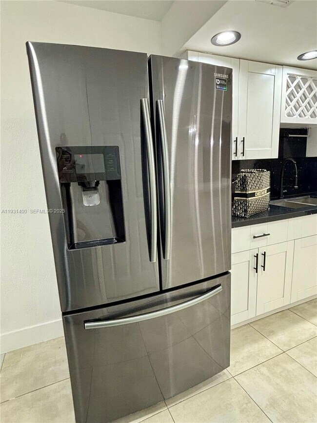 Building Photo - 8561 Claridge Dr