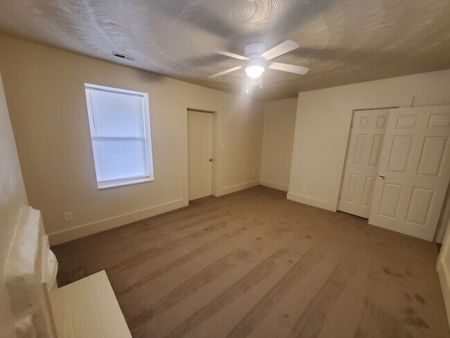 Building Photo - 420 W 31st St