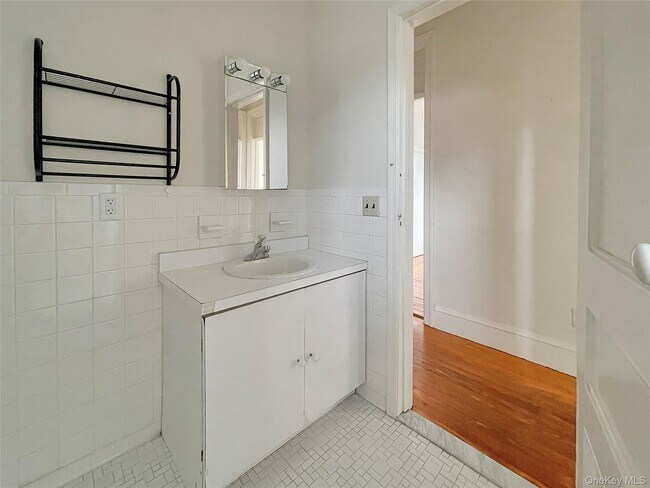 Building Photo - 49 Main St