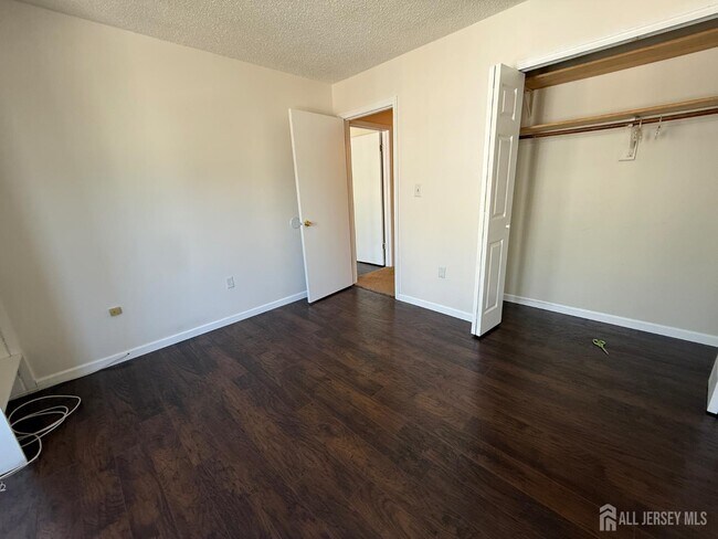 Building Photo - 207 Darwin Ln
