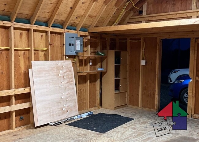 Building Photo - Your Dream Home Awaits: Spacious 3-Bedroom...
