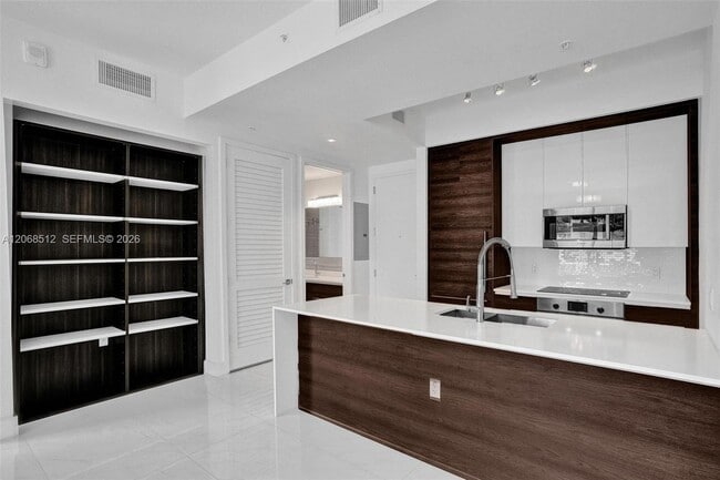 Building Photo - 301 Altara Ave