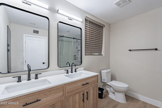 Building Photo - 745 E Pierce St