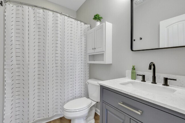 Building Photo - Executive Home in Convenient Location