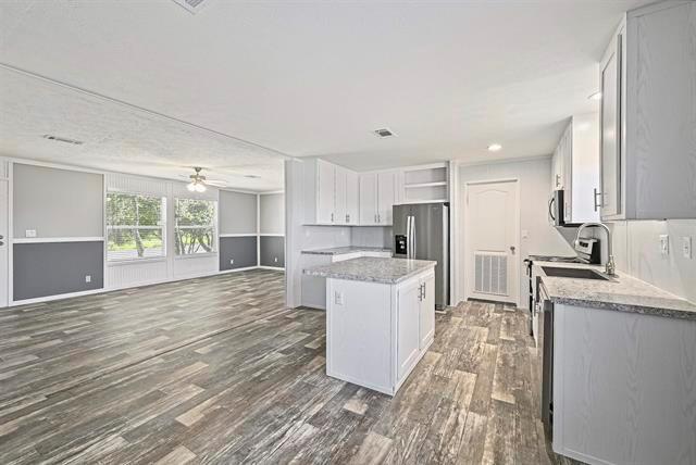 Building Photo - 2702 Gazelle