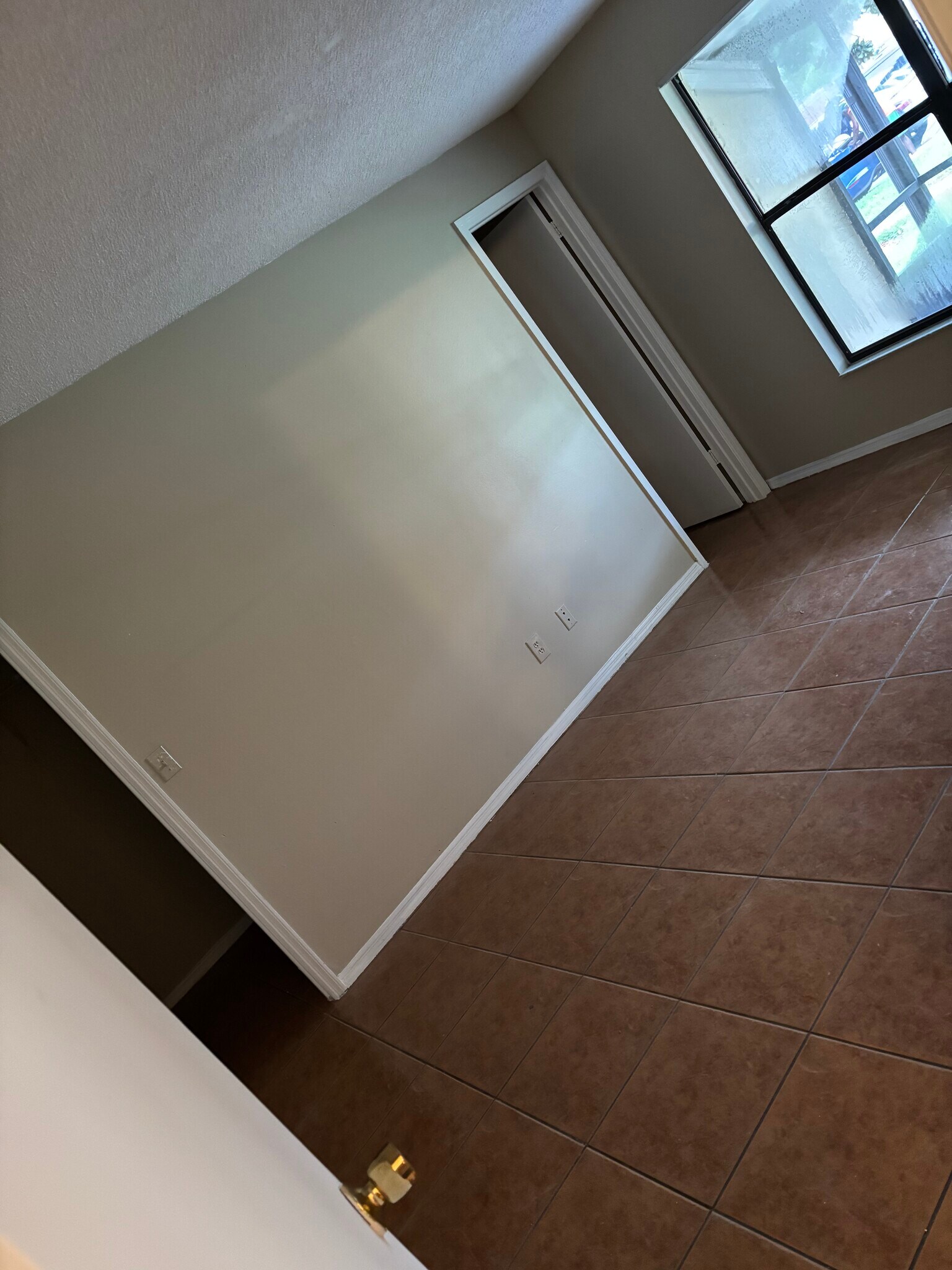 Building Photo - 11 Silver Park Cir