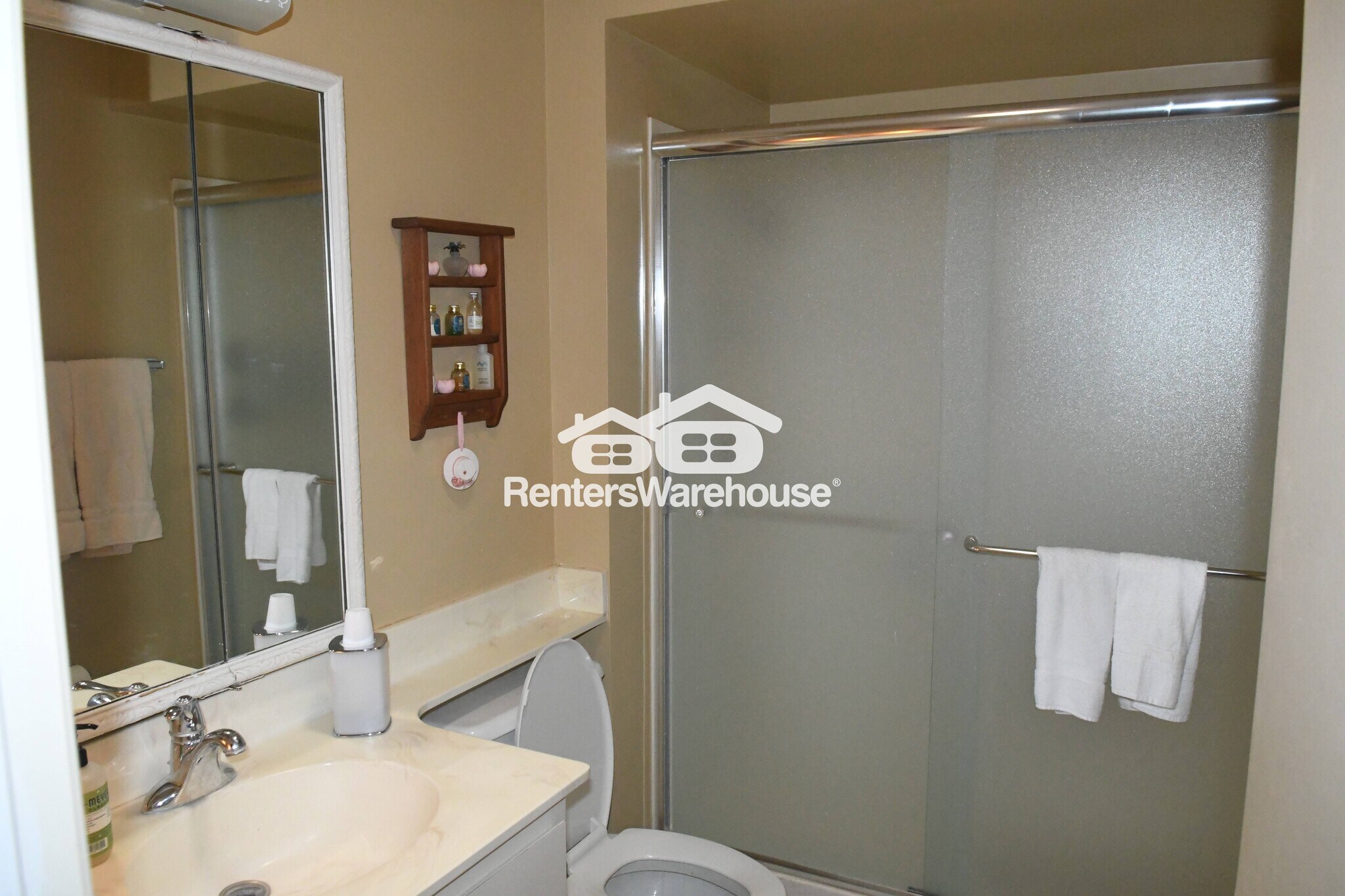 Building Photo - 10005 W Pleasant Valley Rd