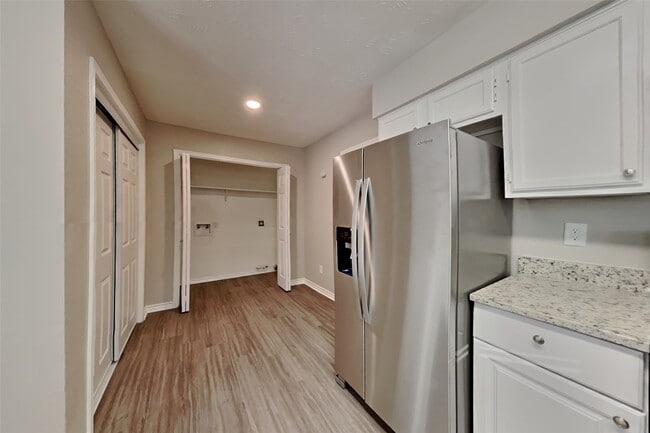 Building Photo - 7402 Grackle Dr