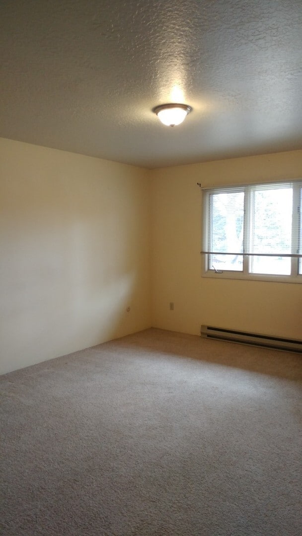 Building Photo - Maplewood Condo with Fireplace in the Farv...