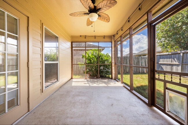 Building Photo - 2529 Windrose Dr