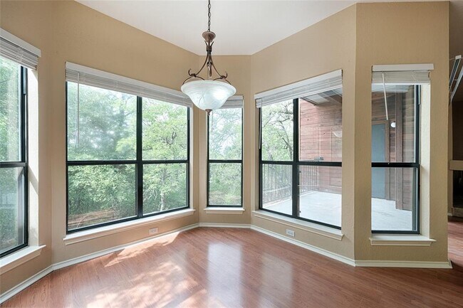Building Photo - 4711 Spicewood Springs Rd