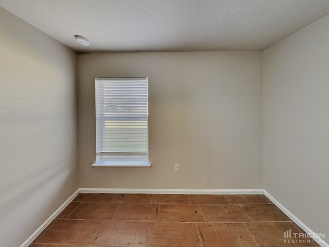 Building Photo - 75013 Brookwood Dr