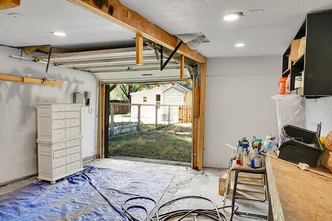 Building Photo - $1,495.00, 1-bed, 1-bath newly renovated l...