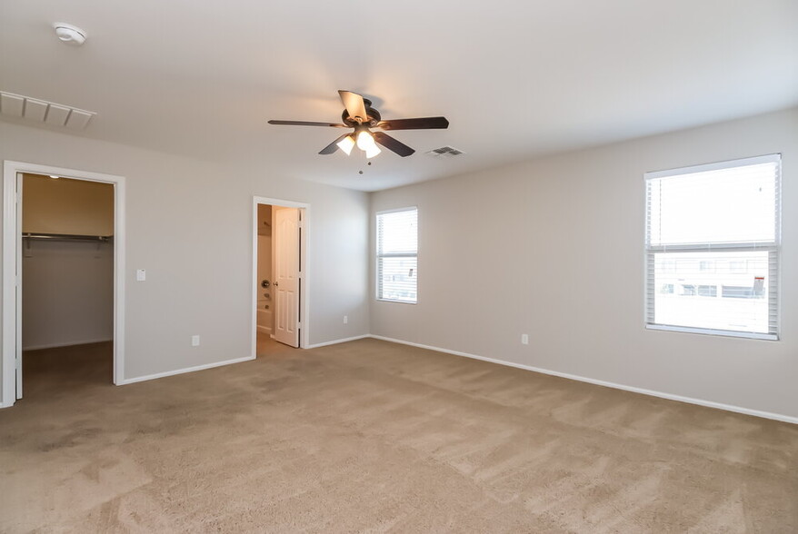 Building Photo - 4824 N 110th Ln