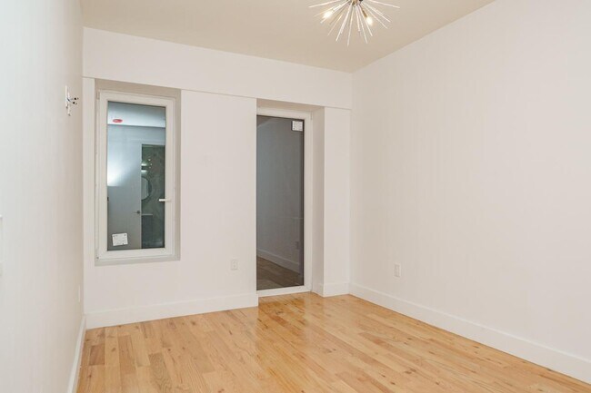 Building Photo - 472 Gates Ave