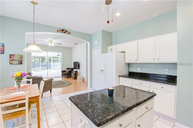Building Photo - 4815 Riverton Dr