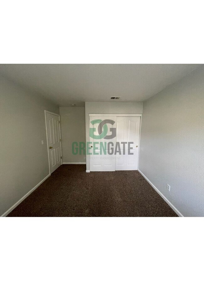 Building Photo - Two story 4 bedroom, 2.5 bath home in Stockton! AVAILABLE NOW!!