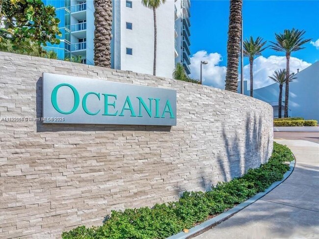 Building Photo - 16445 Collins Ave