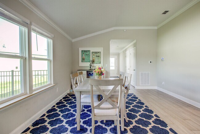 Building Photo - 130 Huesca Ct