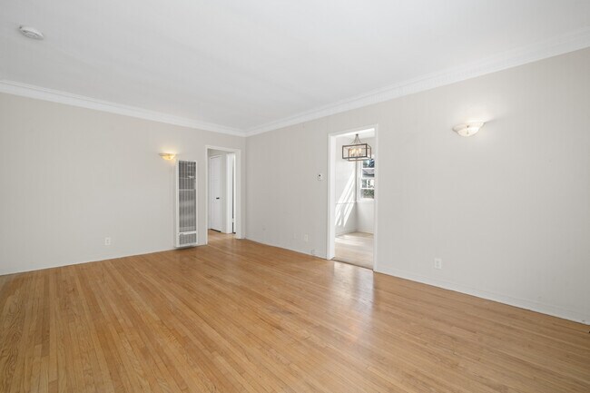 Building Photo - 458 N Gardner St