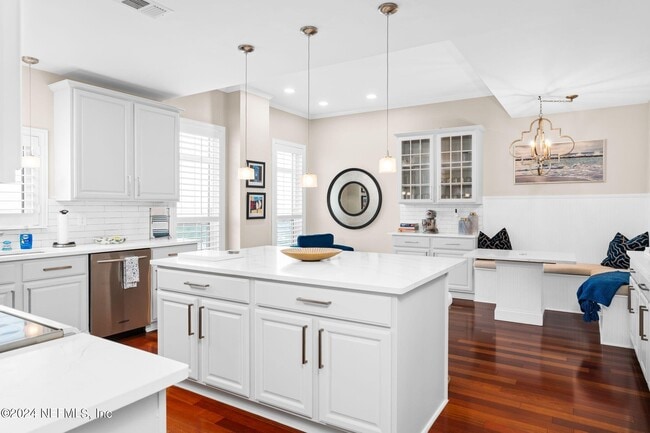 Building Photo - 400 E Bay St