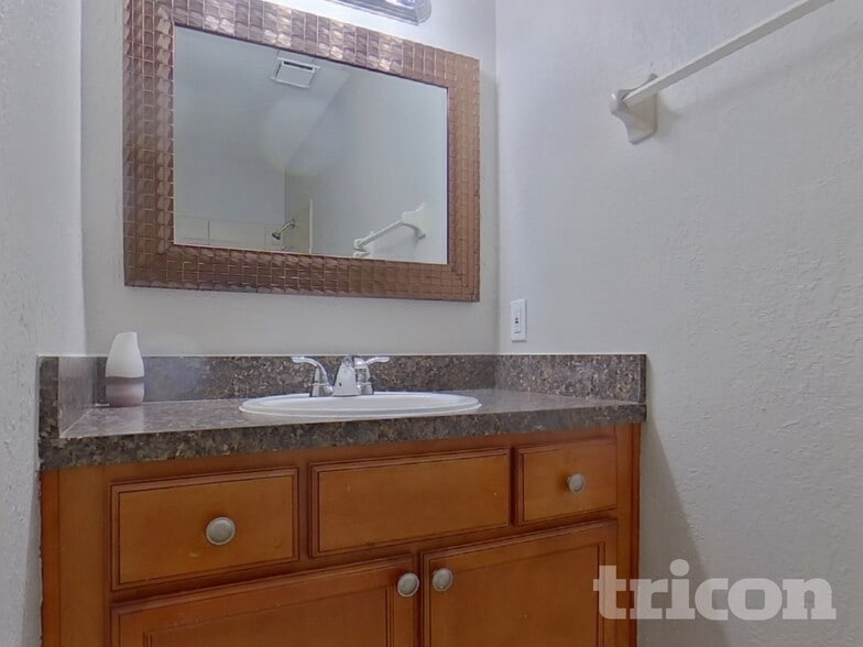 Building Photo - 900 Watt Cir