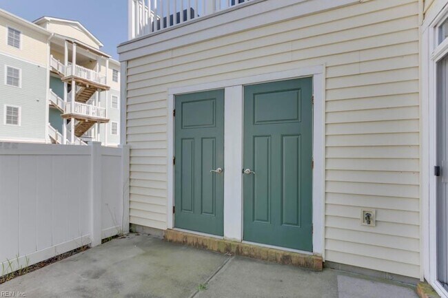 Building Photo - 4138 Seafarer Ave