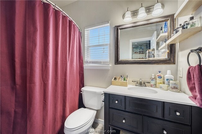 Building Photo - 114 Lynn Dr