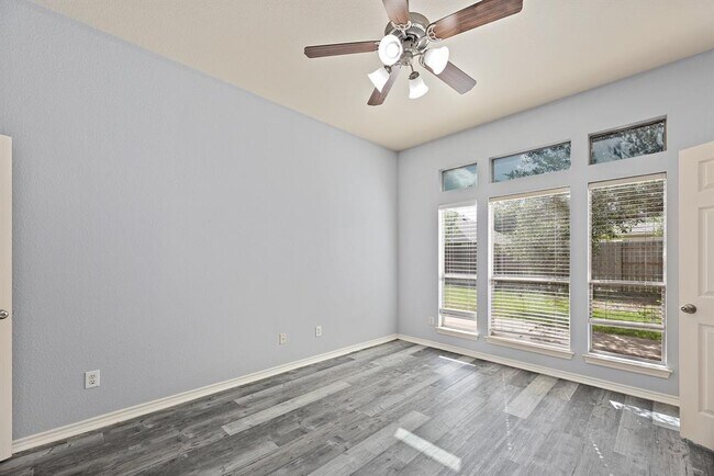 Building Photo - 11617 Glen Knoll Dr