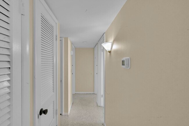Building Photo - 160 NE Bracken Rd