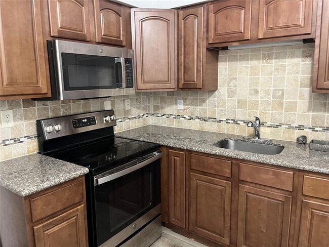 Building Photo - 1916 SW 11th St